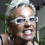 Tu padre necesita una mamada guarra