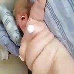 Madre sorprende a su hijo pajeándose