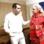 Maestra de las pajas le saca toda la leche a su chico