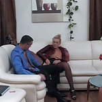 Española tetona muy tímida quiere ganar dinero haciendo porno